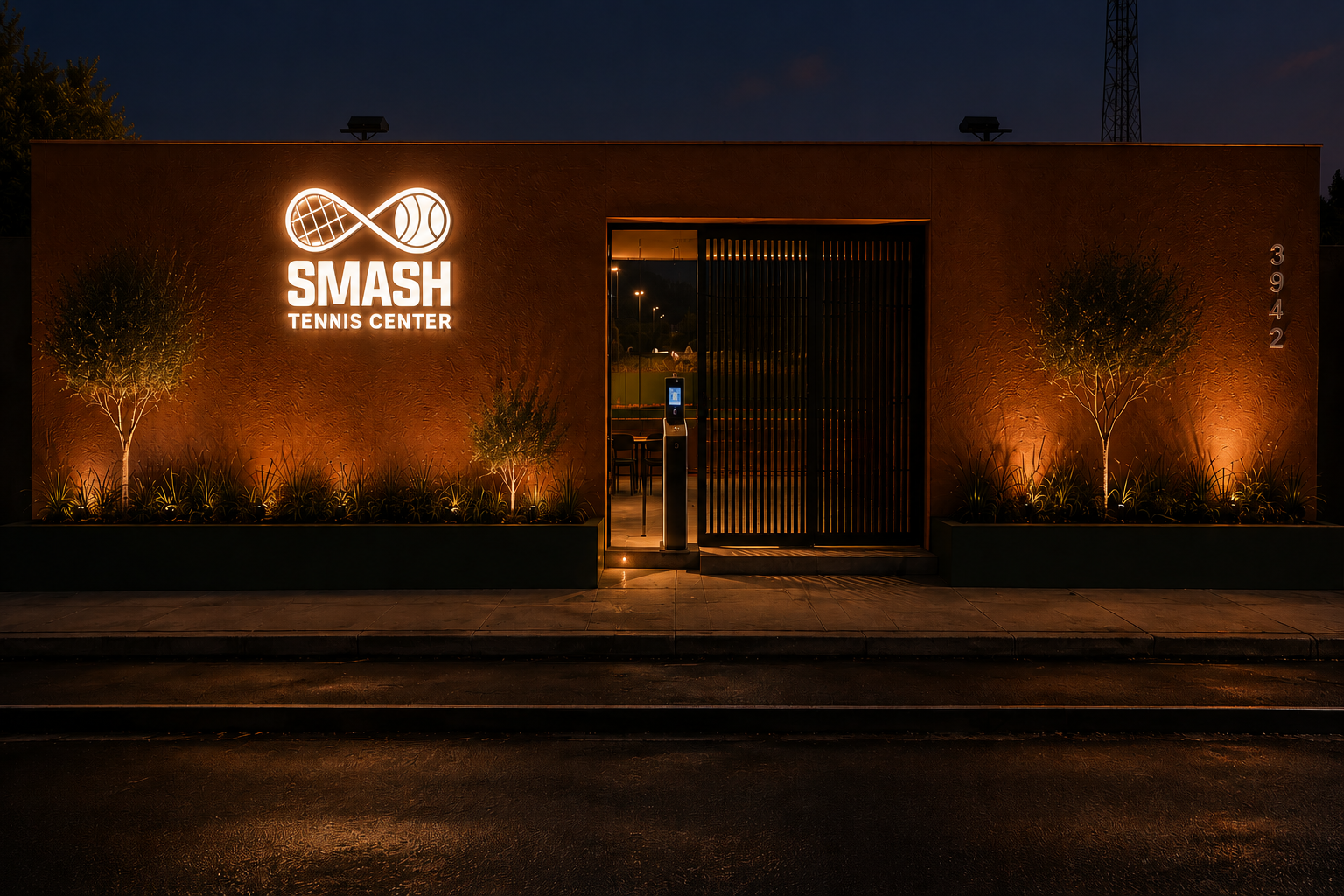 Fachada noturna da Smash Tennis Center em Goiânia.